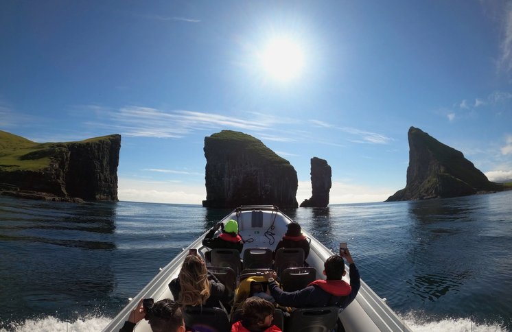 Boat Tour & Drop-off – Drangarnir